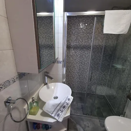 Lela Apartment *
