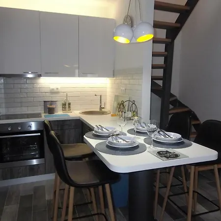 Lela Apartment *